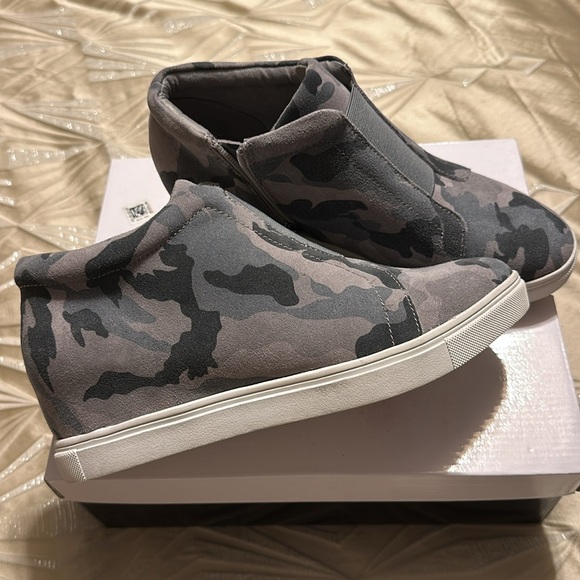 Aqua College Waterproof sneaker bootie - Picture 2 of 6